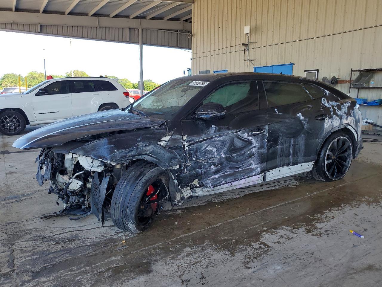 2019 Lamborghini Urus — Front End — aukcja Copart fl - miami south - 1