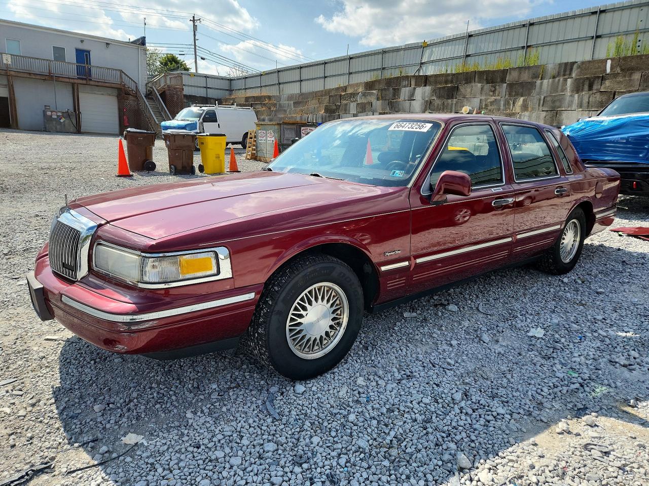 1997 Lincoln Town Car — Rear End — aukcja Copart ky - walton - 1