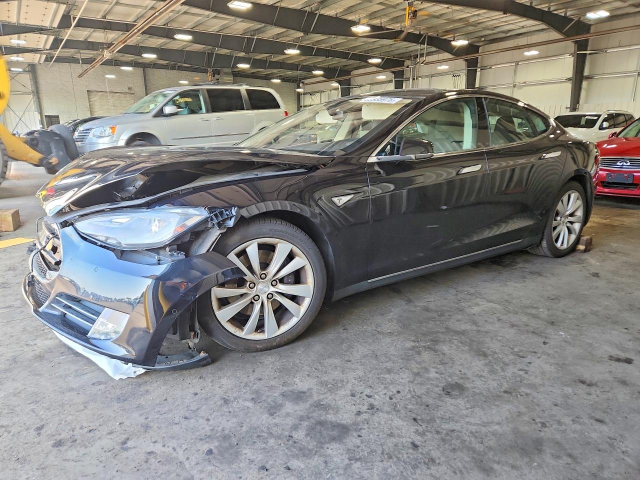 2015 Tesla Model S — Front End — aukcja Copart mn - minneapolis north - 1