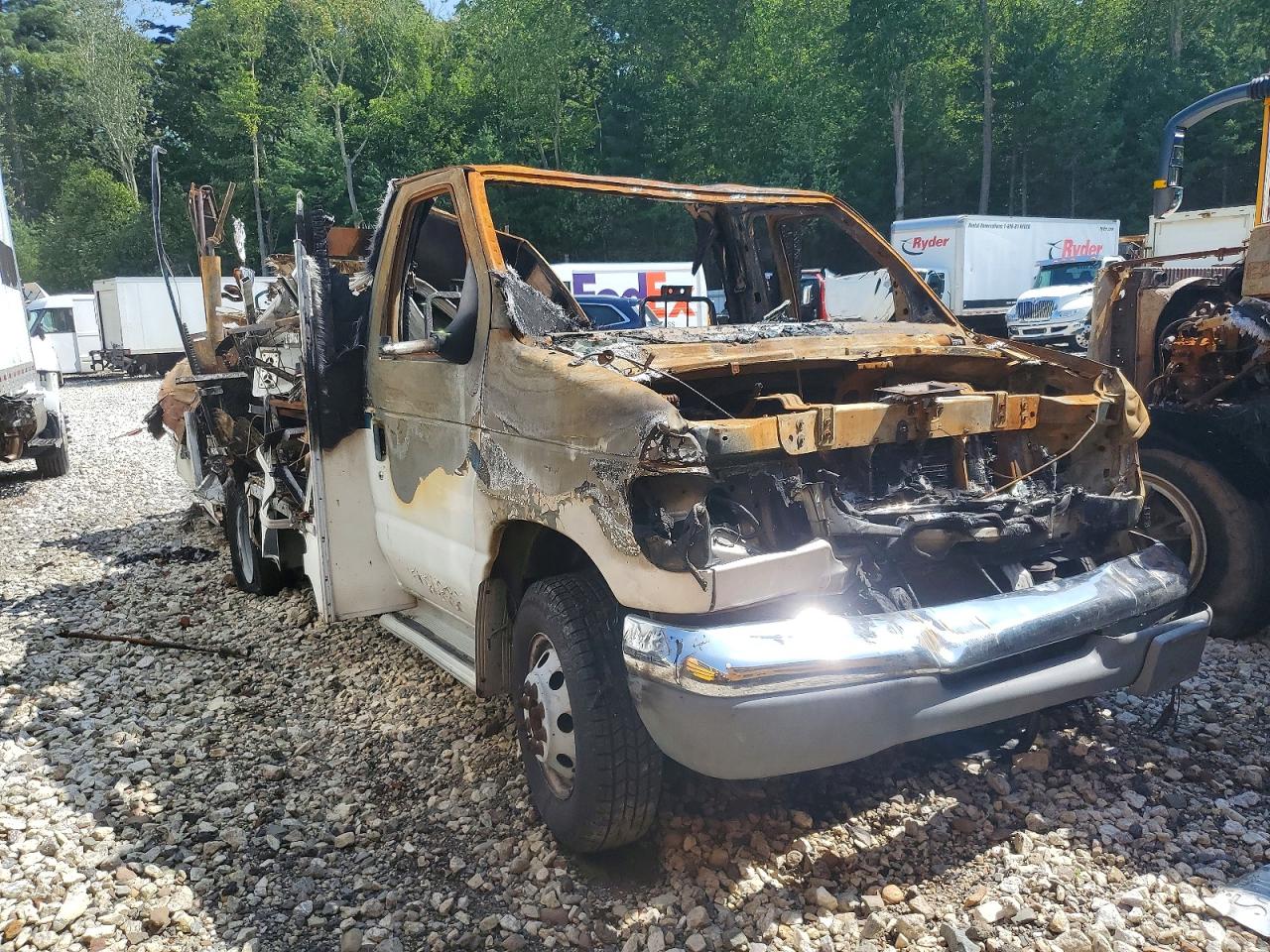 1999 Ford Econoline — Burn — aukcja Copart ma - west warren - 1
