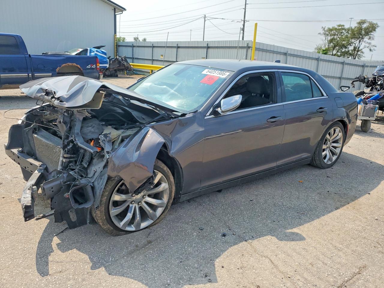 2019 Chrysler 300 — Front End — aukcja Copart ia - des moines - 1